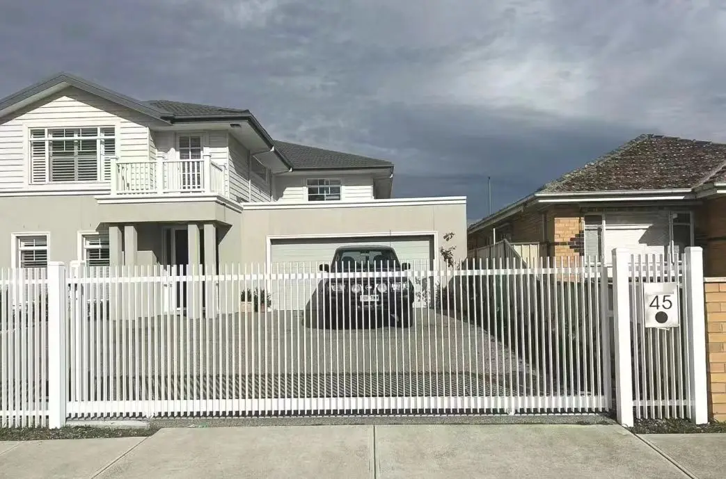 Factory Supply Customized Decorative Modern Privacy  Garden Fence Design Gate