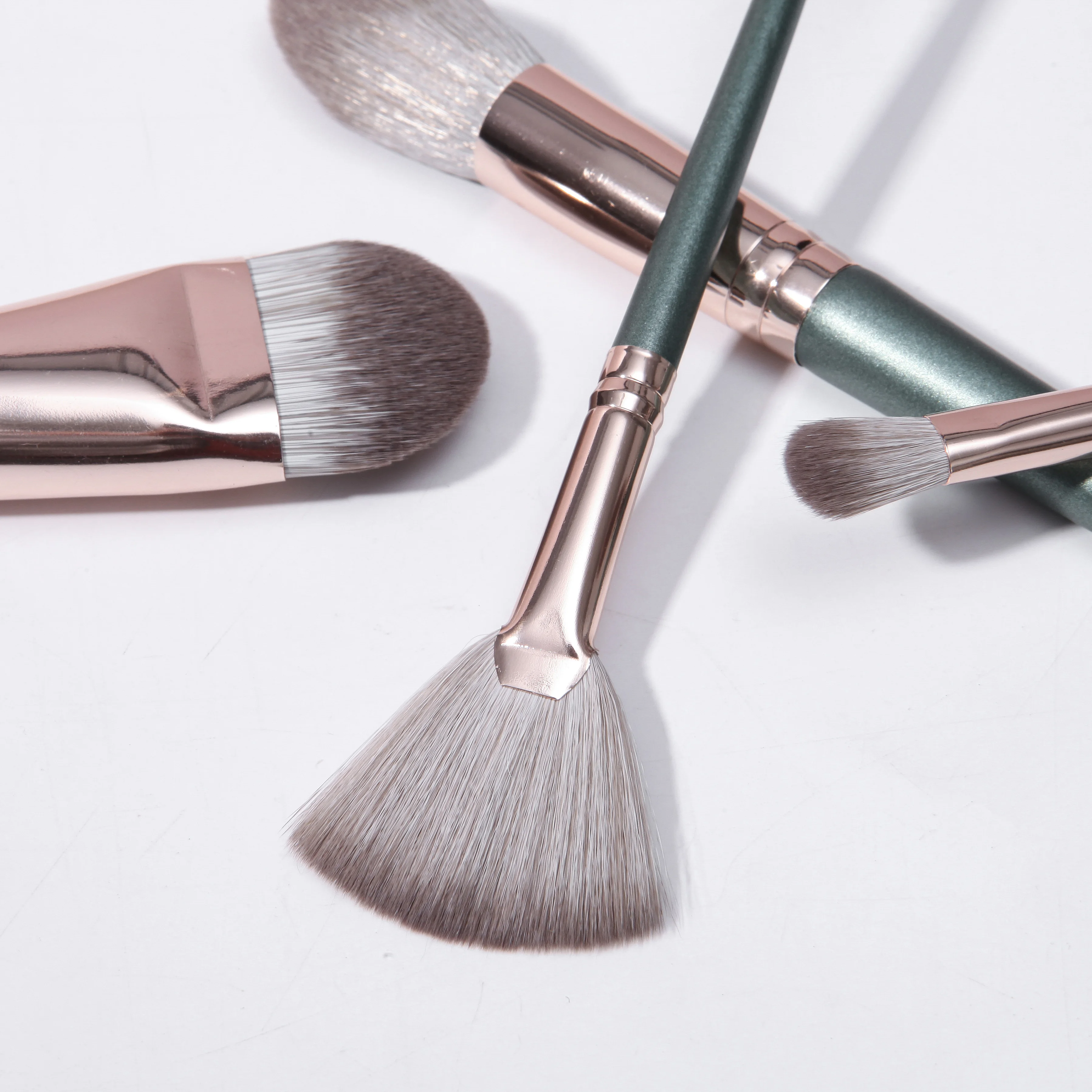 2022 New Makeup Brush Set Vegan Green wooden handle Makeup Brushes High Quality Beauty Tool Wholesale