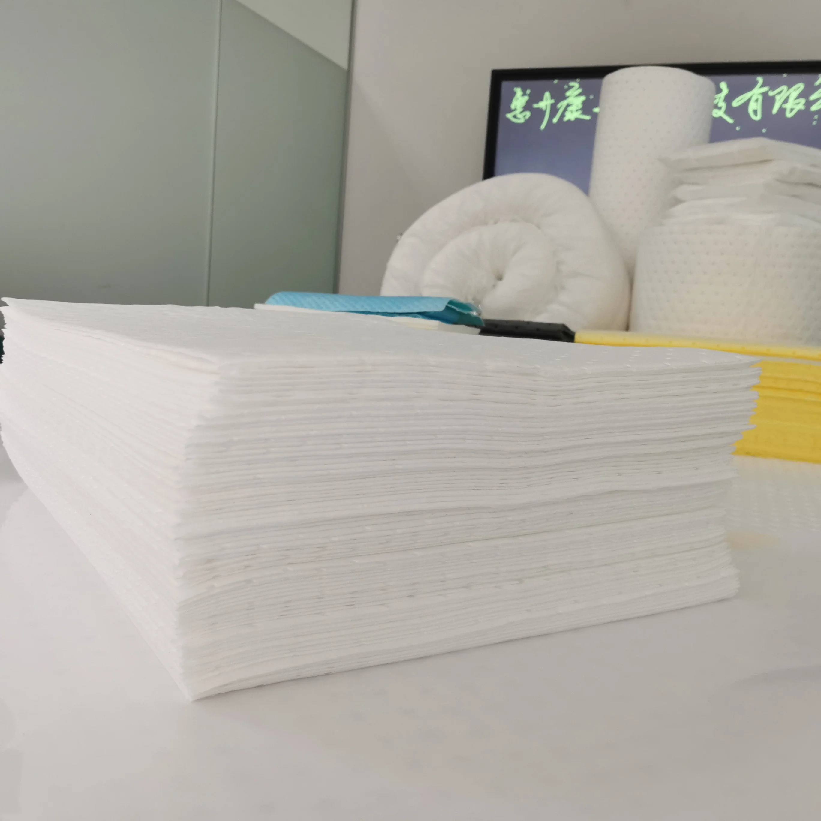 Hot-selling high-quality 3mm100%PP oil absorbing pads for oil spills to absorb oil pollution treatment