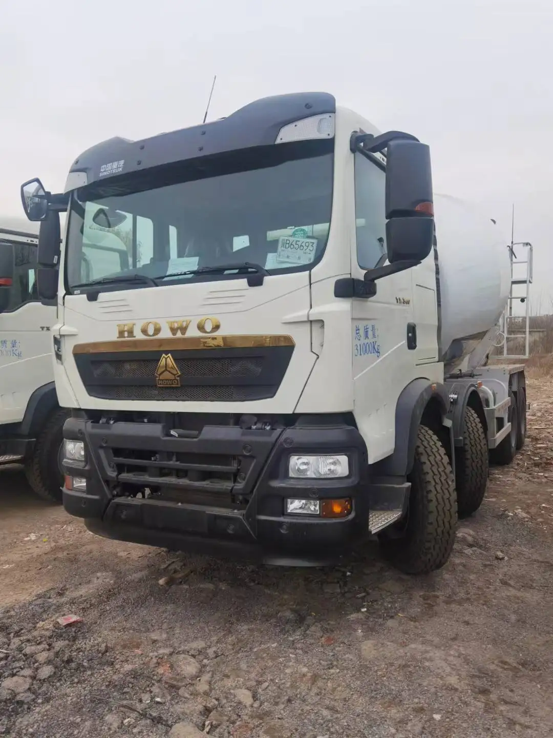 China 12-14 Cubic Meter 8*4 Ready Mix Concrete Truck Efficient Cement Transport Vehicle For Construction Projects