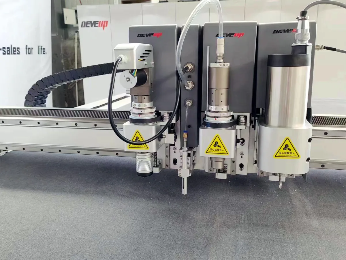 CNC oscillating knife cutter leather Nonwoven Oxford fabric cloth garment carbon fiber Prepreg fiberglass cutting machine