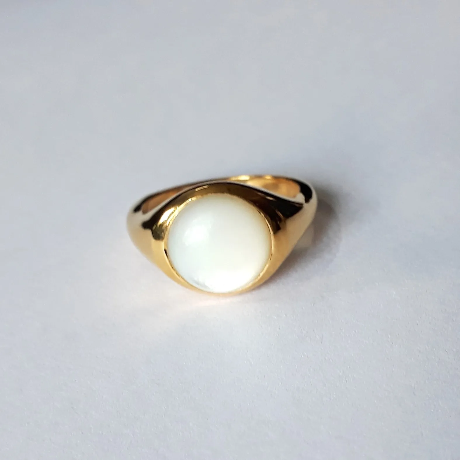 Plated Fashion Jewelry Rings 925 Sterling Silver Rings Yellow Gold Signet Pearl Wholesale Women Pure Jewelry Lovers MOP 3 Micron