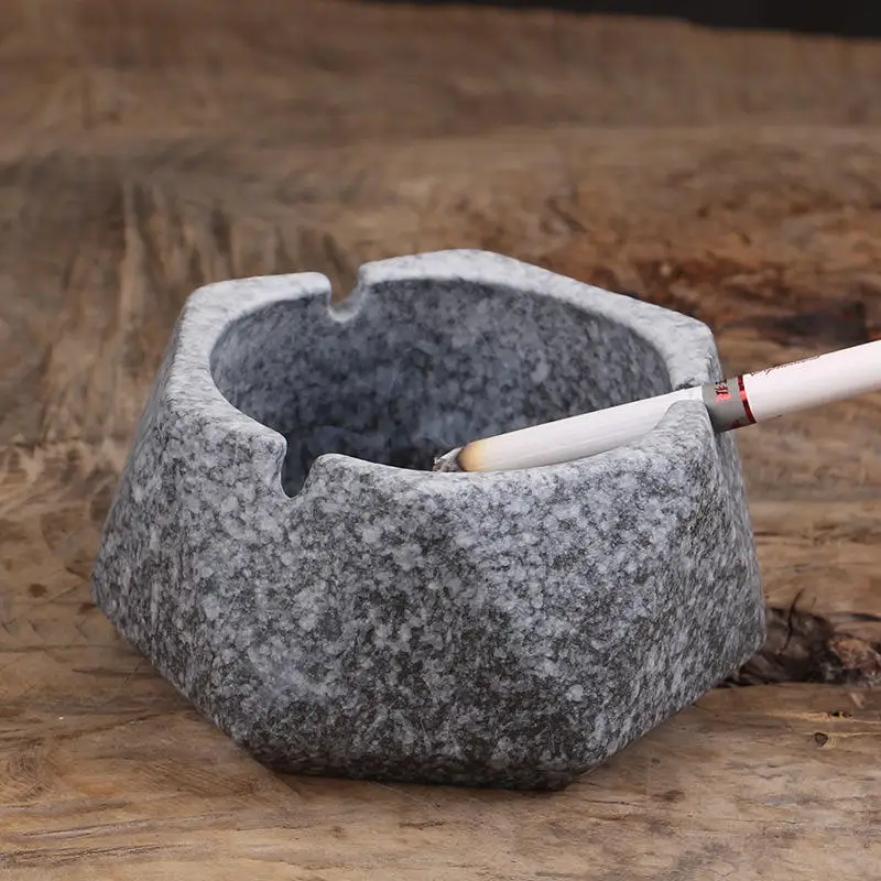 Personalized Hotel Bar Office Circular Black And White Porcelain Cigar Ashtray Custom Logo Ceramic Ashtray