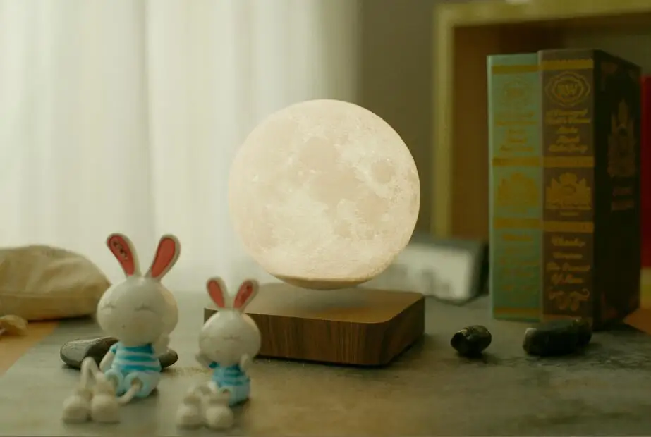 2020 Amazon Hot Fashion Printing Levitating Moon Lamp 3D Creative Magnetic New LED Night Light