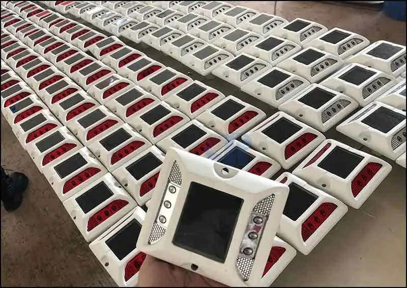 Круглый алюминиевый дорожный маркер с защитой от дорожного движения Ip68, мигающий светодиодный светильник на солнечной батарее, светоотражающий дорожный шип «кошачий глаз»