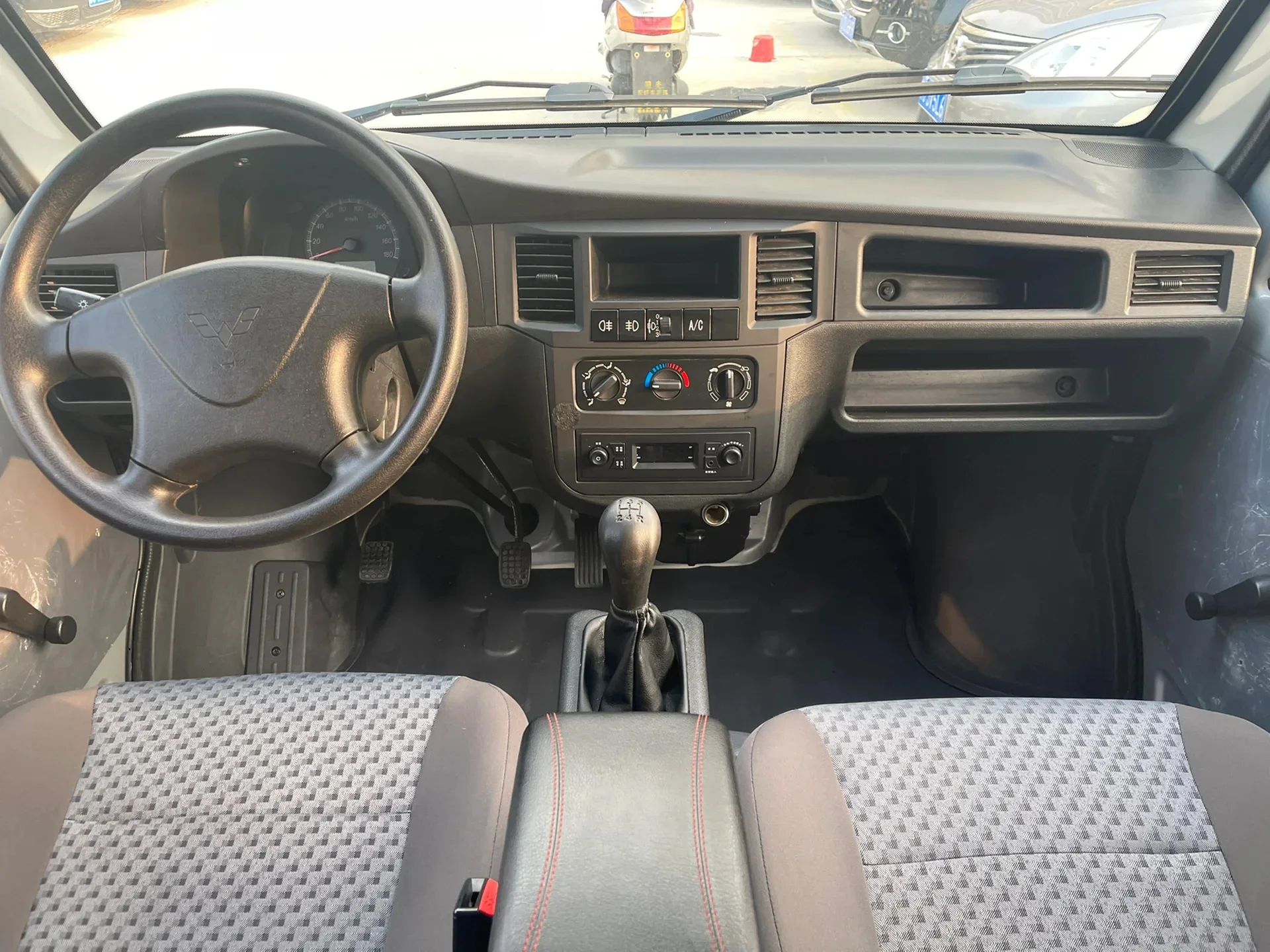 Cheap Used Cargo Van Wuling Conversion Wuling Van Mini Used Cargo Truck for Sale