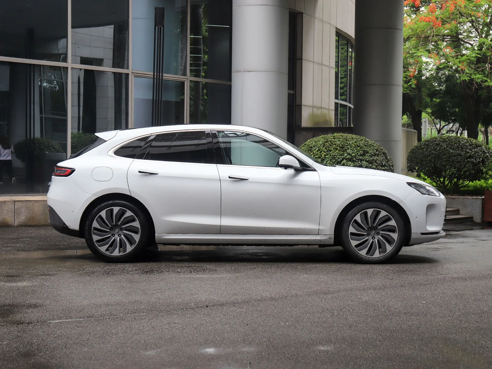 Chinese Manufacturer AITO EV Car M7 M5 1220KM Electric Car Automobile Used Cars Adults Hybrid SUV For Sale