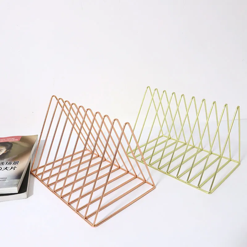 
Factory Supply Nordic Home Office Used Desktop Triangle Gold Metal Book Rack File Organizer Decorative Bookends 