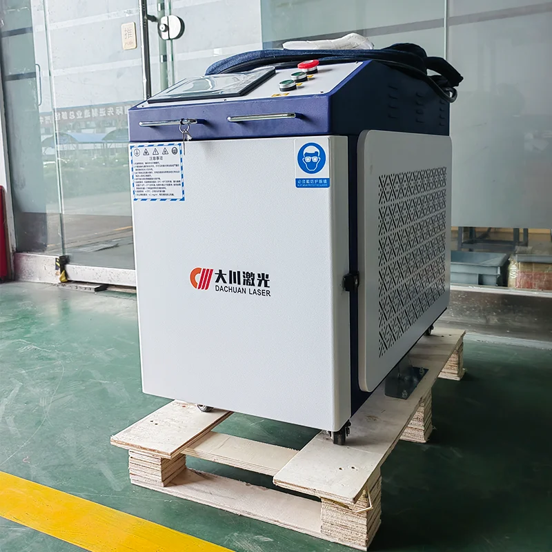 Factory direct sales3000W industry water-cooled handheld laser rust remover for laser cleaning machine rust removal