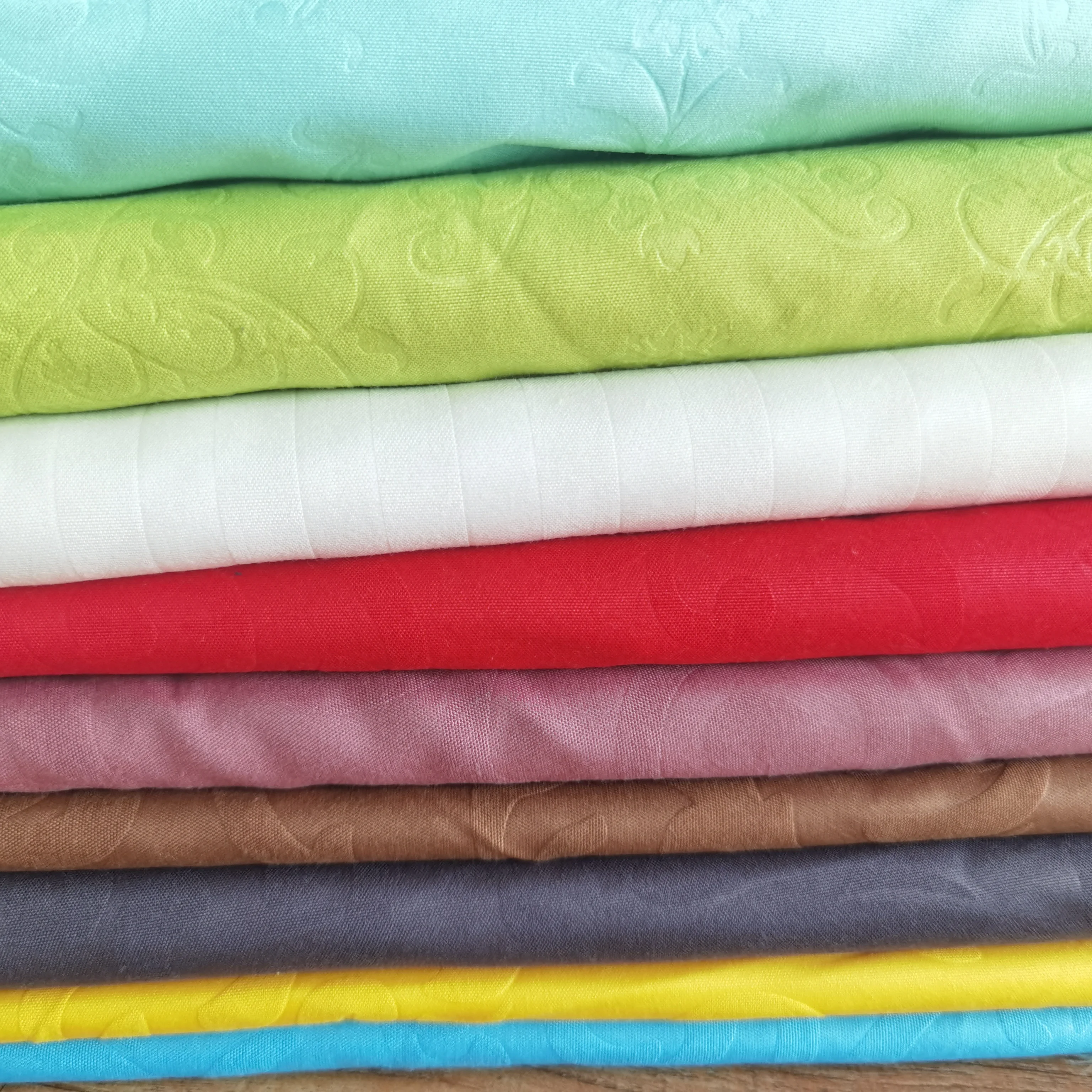 Low Price Environmental Skin Friendly Comfortable Twill Wholesale Universal Fit Embossed Polyester Fabric