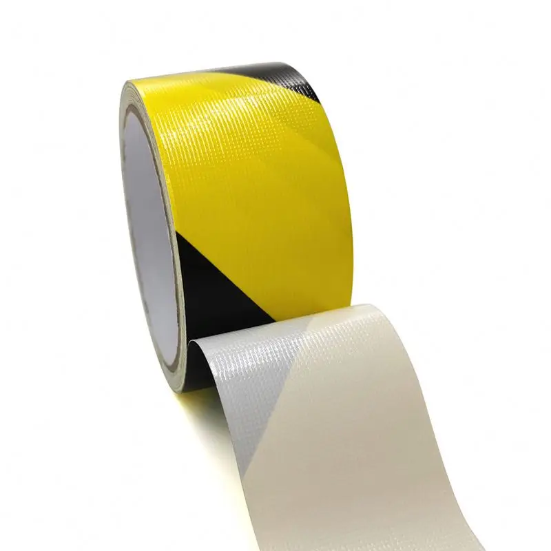 Светоотражающая предупреждающая лента со стрелками для обеспечения безопасности