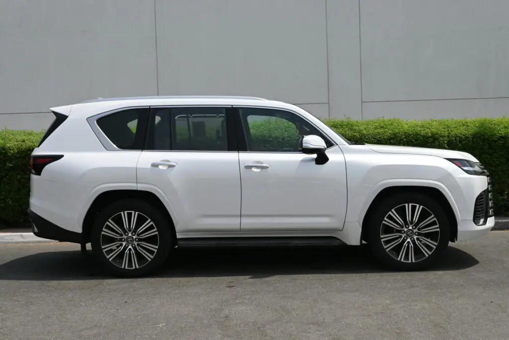 Мощность и производительность используется Lexus LX 600 Подпись 5dr SUV 3.5L 6cyl 2023