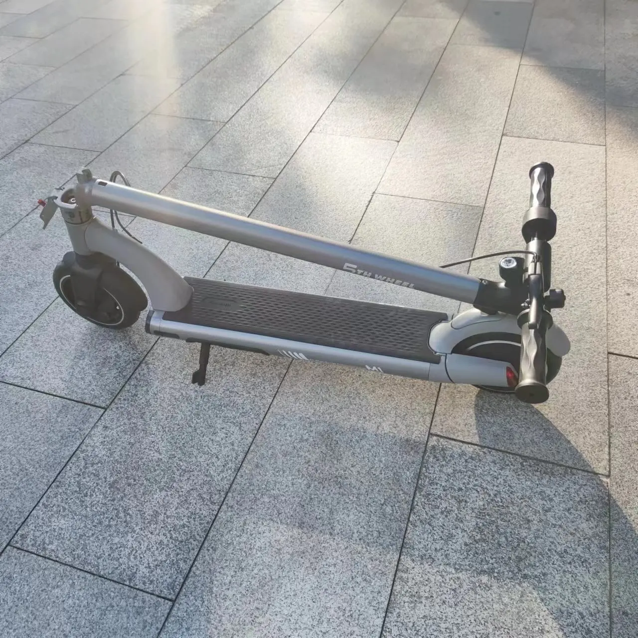 Alibaba Verified Suppliers Ip54 Fast Foldable Electric Scooter for Lady Stylish Mini 250W Unisex Electronic Scooter 8 Inch 36V