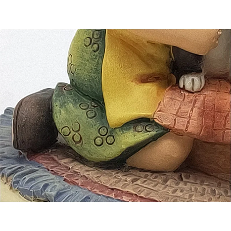 
Popular Design Wholesale Price Indoor Decoration Epoxy Doll Miniture Art Resin Craft 