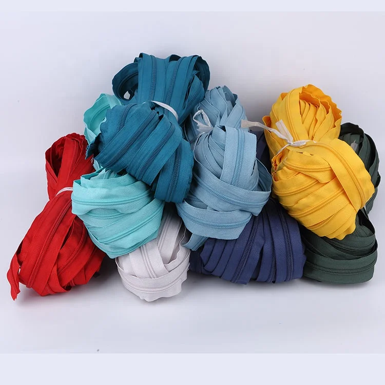 Wholesale quality 3# 5# 8# nylon coil zipper roll long chain colorful high quality luggage clothing home textile nylon zipper.
