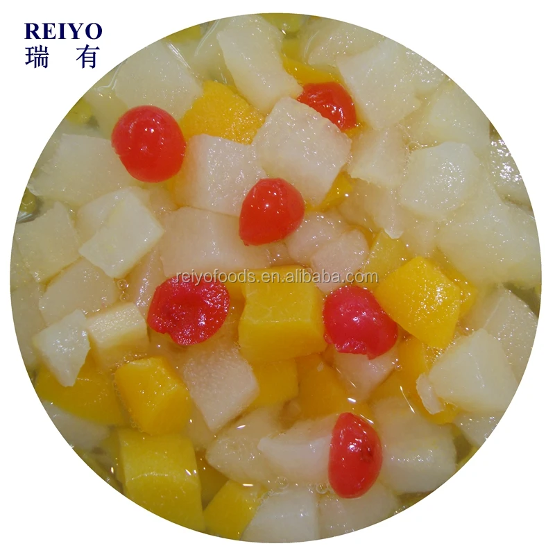 Различные консервированные фрукты в сиропе