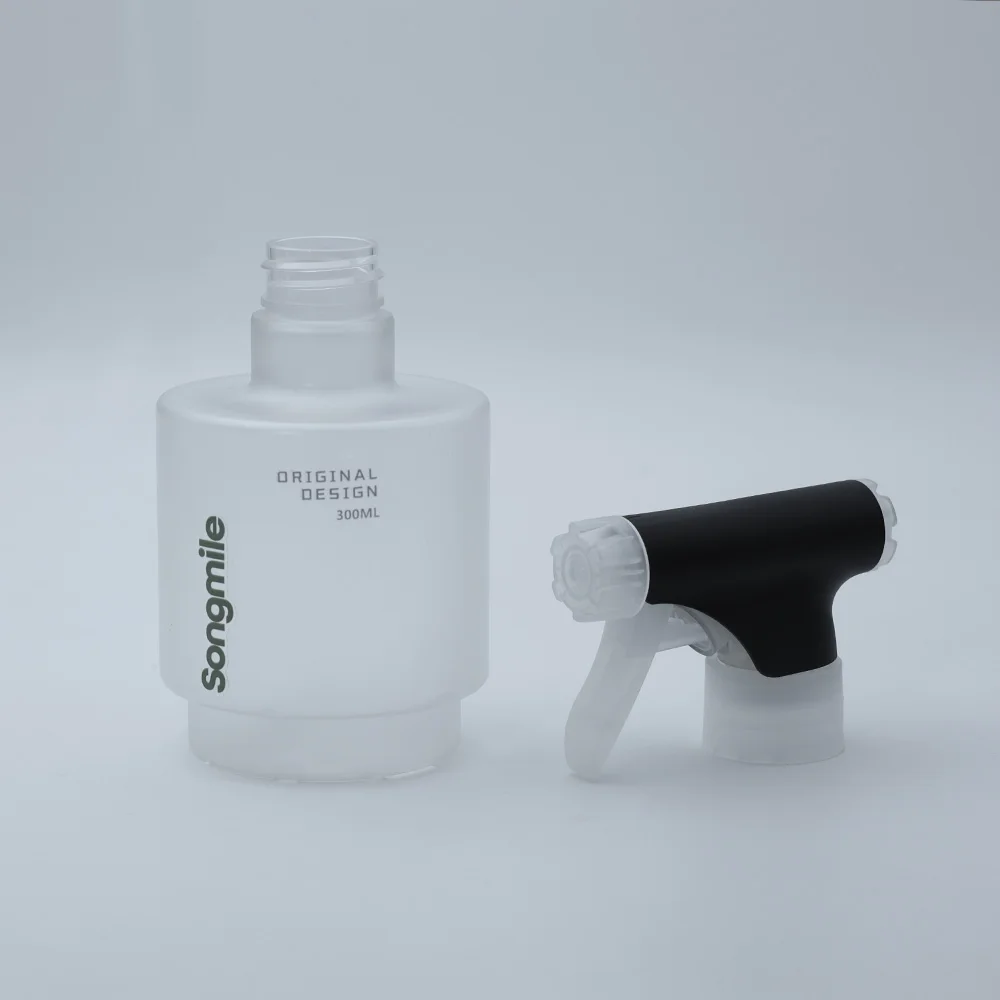 Songmile New Wholesale Empty 500ml Black Liquid Cosmetic amber color PET plastic trigger spray bottle