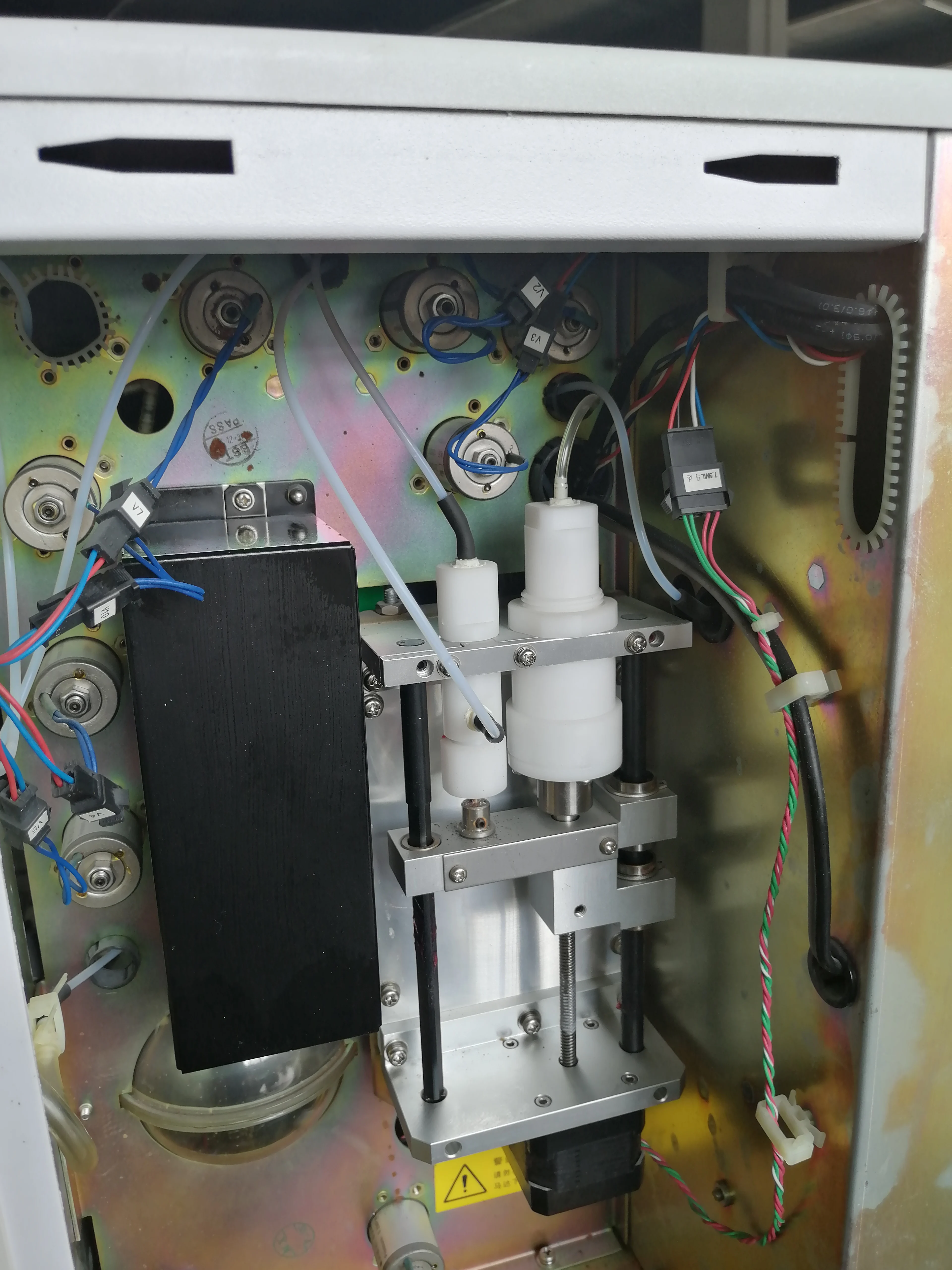 Mindray (China) 3-part  Hematology analyzer BC2300,refurbished machines,Good work condition.90% new