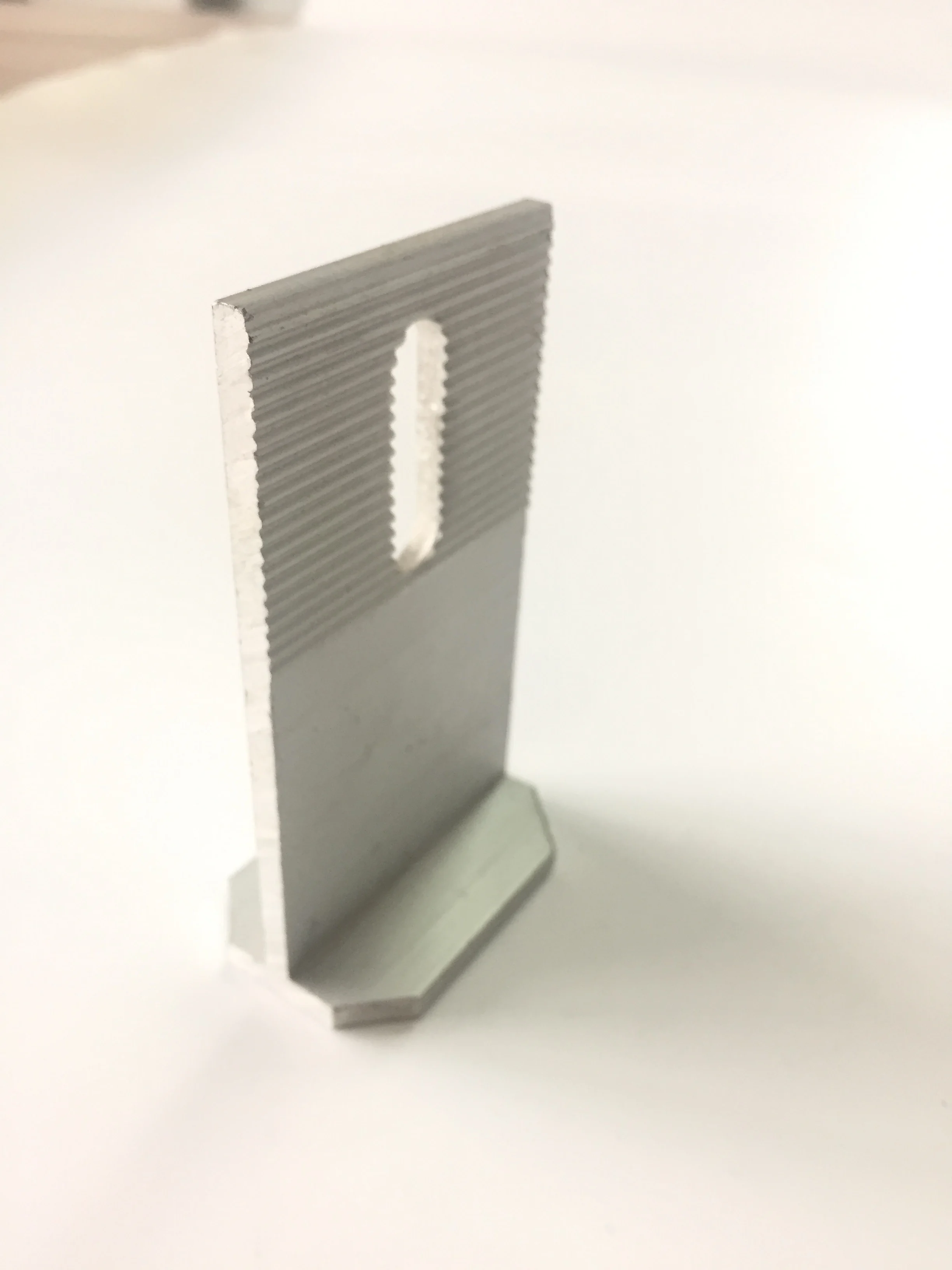 Done exquisite L - shaped aluminum angle bracket with serrated