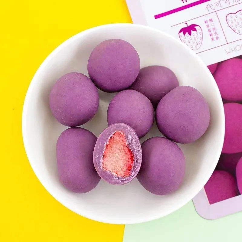 Wholesale Snack Fruit Food Chocolate and Sweets  Whole Strawberry Filling Matcha Cocoa  Balls Freeze Dried Fallow Candy