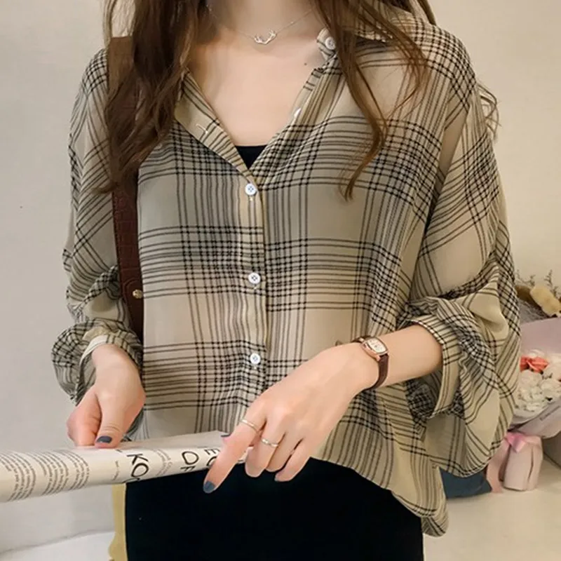 2022 wholesale New Fashion Women Girls Long Sleeve Plus Size  Loose Plaid Print Irregular Hem Lapel Button Casual Shirt Tops