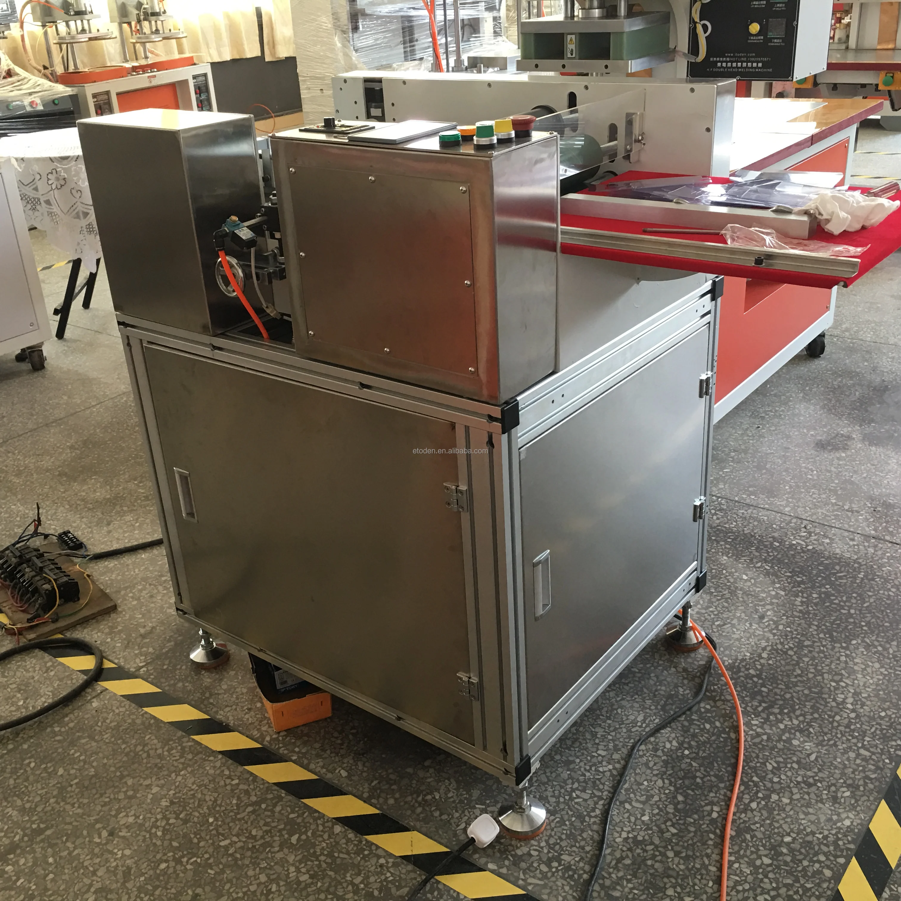 hot melt pasting machine,Plastic boxes hot melt gluing machine,silicon type hot melt glue pasting pet clear box machine