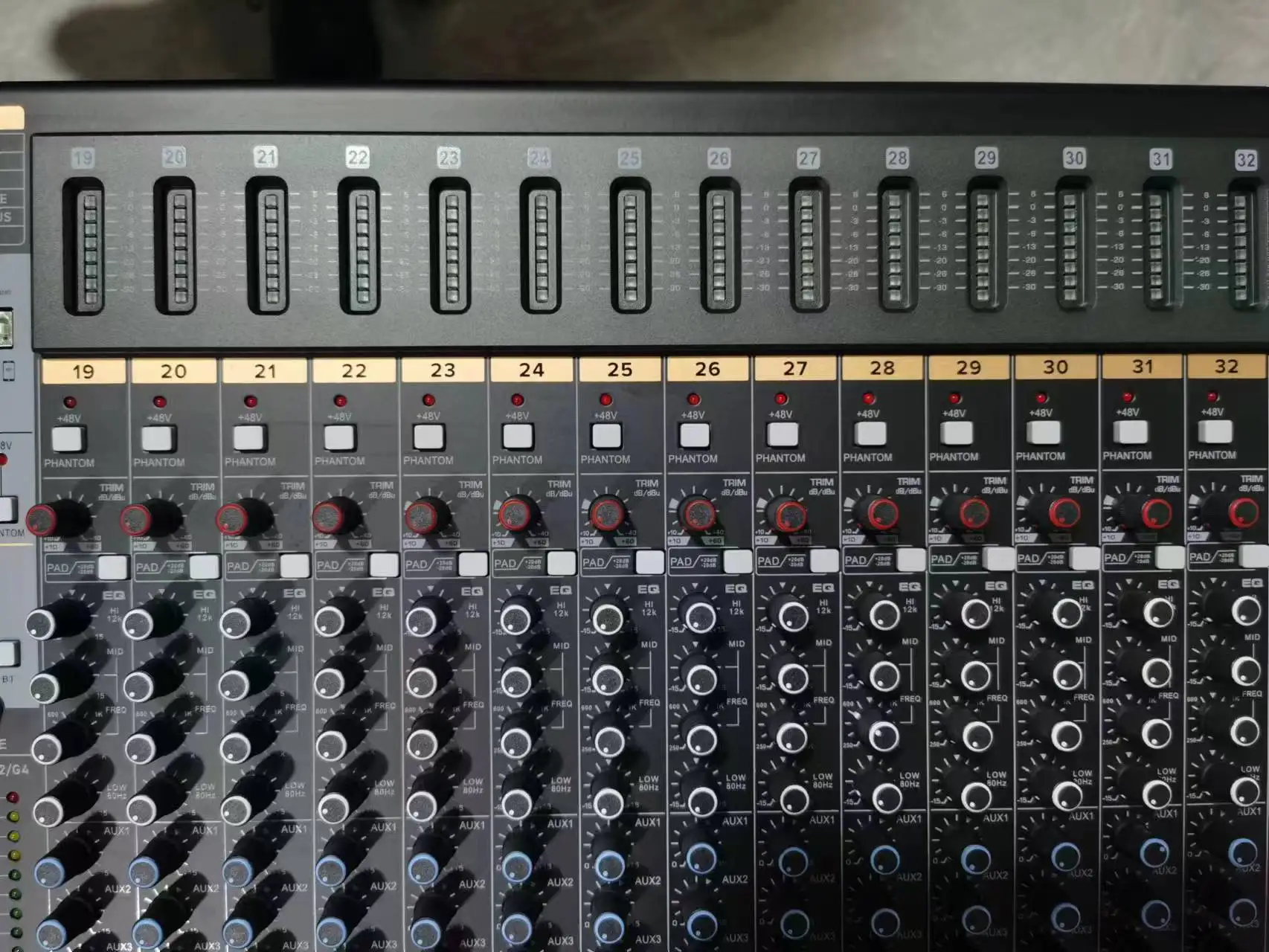 TB32 32 Channel Professional Audio Power Mixer Dual Effect Adjust Karaoke USB DJ Mixer Controller Equipment