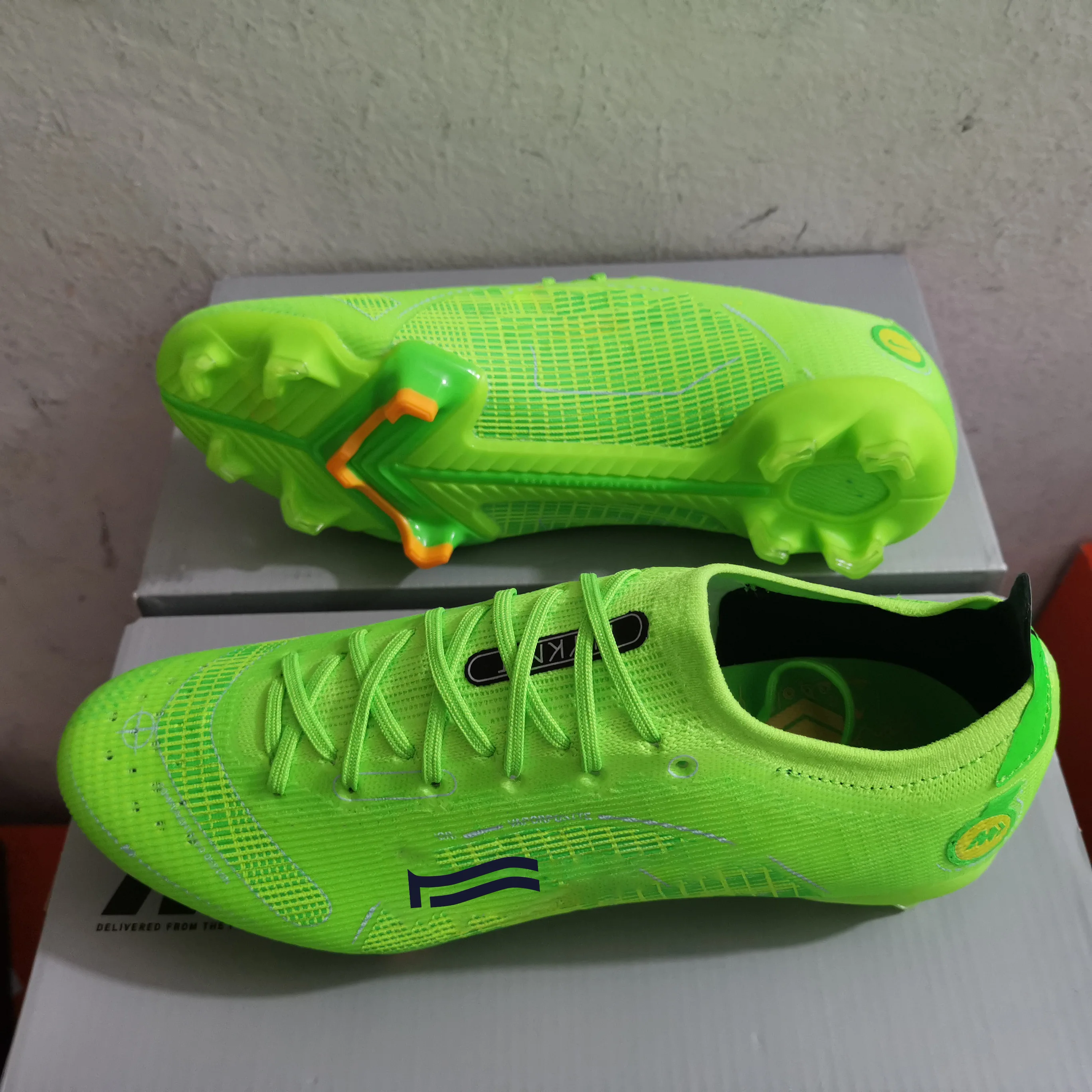 LUSON Factory Customized Brand High Quality Soccer Sports Shoes New Fashion Custom Football Shoes Men Sneakers