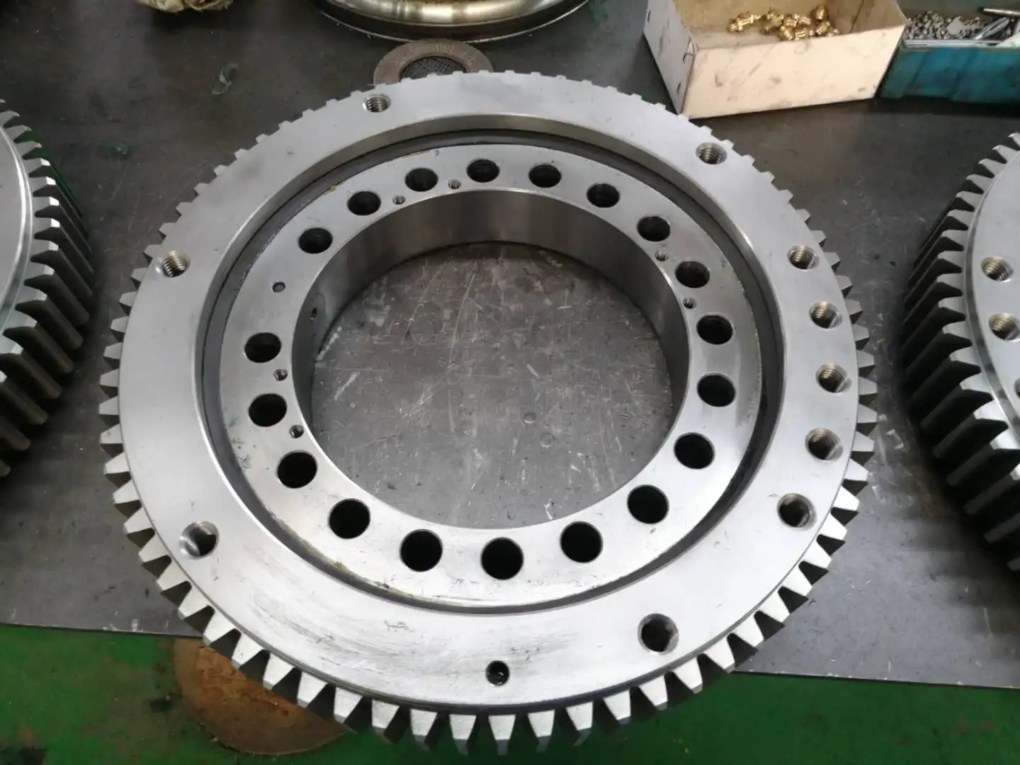 
Tadano crane tm-z300/z500 gear hardness outer gear slewing ring bearings 