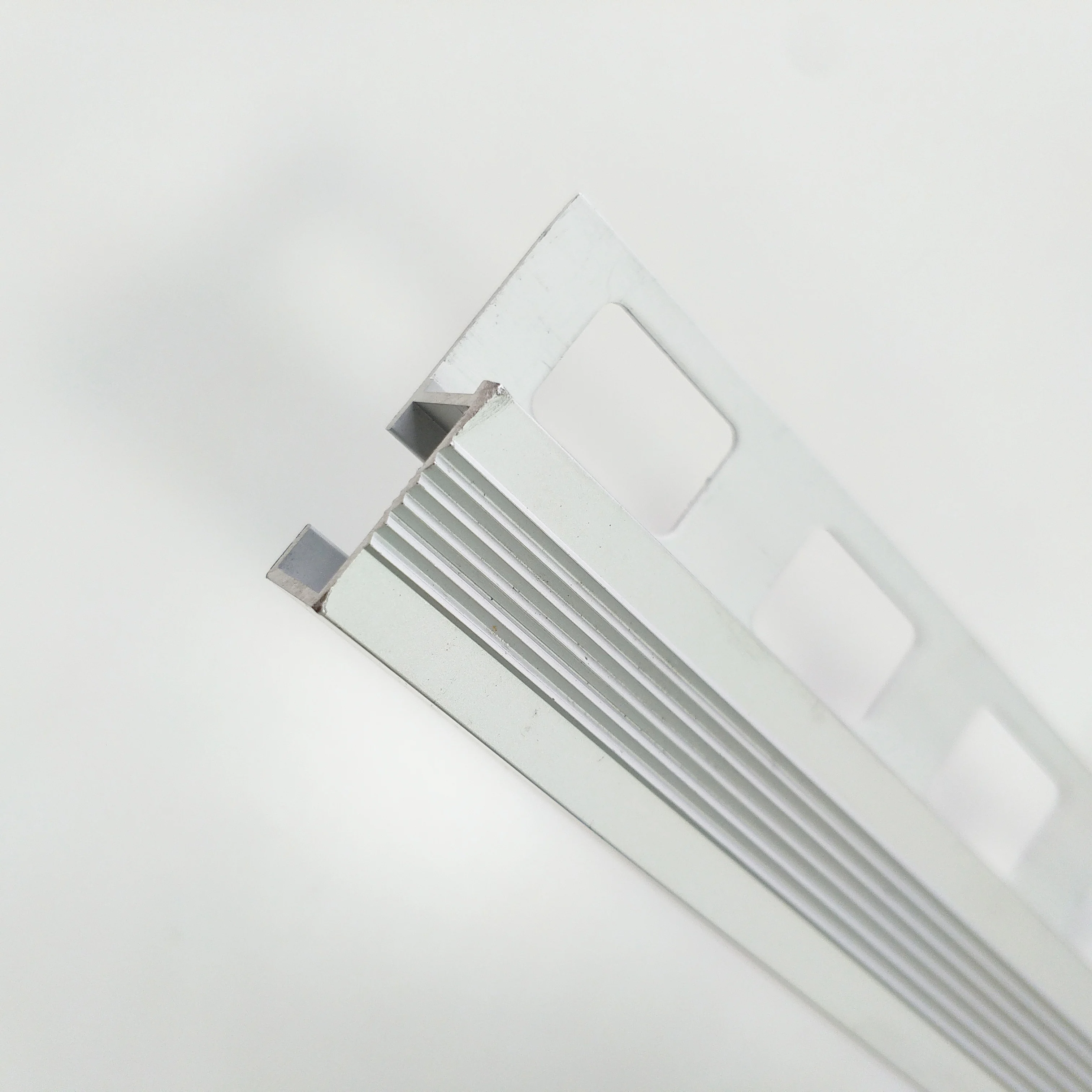Beautrim low price aluminum Anti-slip tile stair nosing