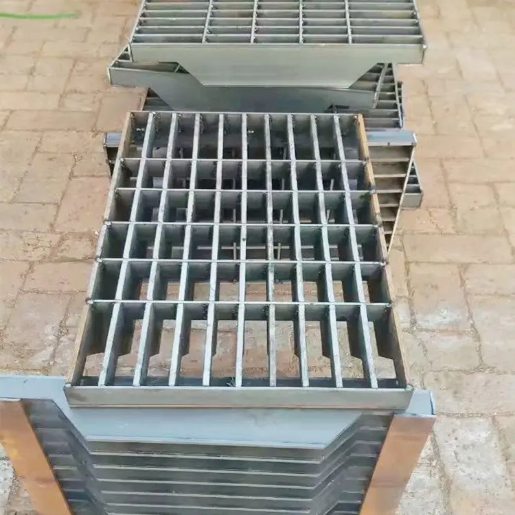 HDG Welded Metal Serrated Industry Platform Walkway Galvanised Steel Grating, Hot DIP Galvanized Floor Steel Grid Grating