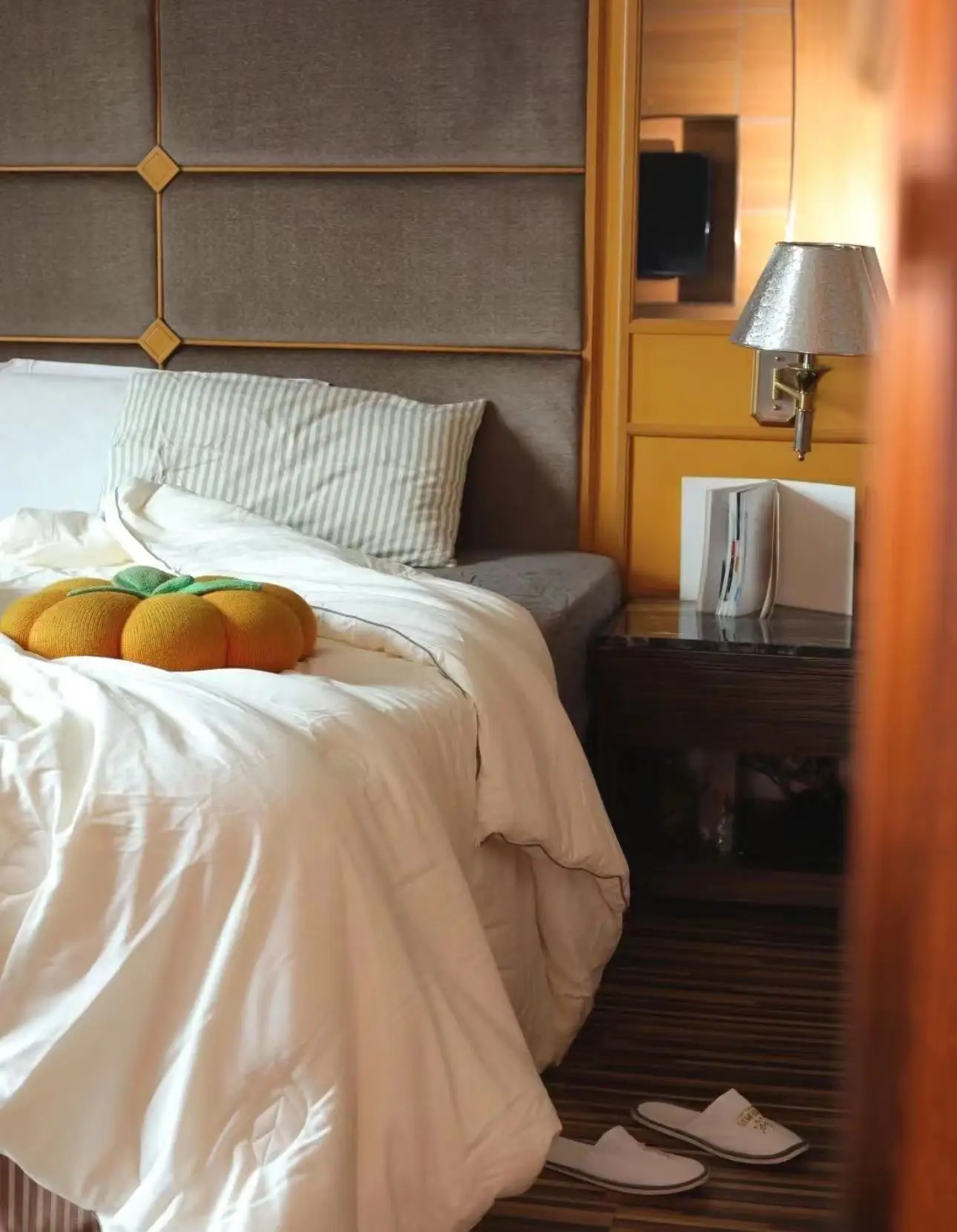 High-grade Pure Cotton Silk Is Double Palace Cocoon Long Silk Silkworm Silk Is Cool in Summer and Thickened in Autumn Quilt