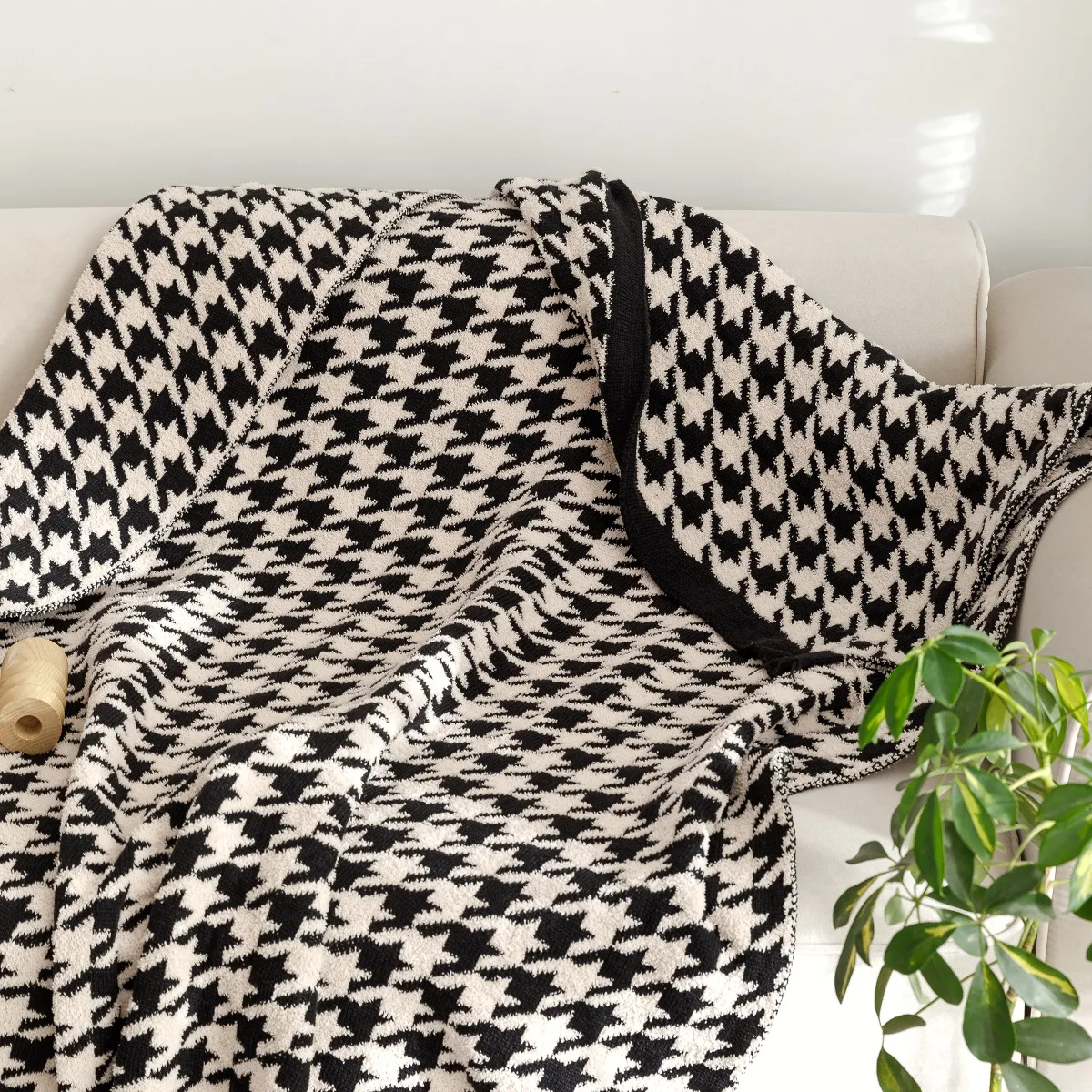 Houndstooth Plaid 50% Polyester 50% Acrylic Decorative Knit Throw Blankets