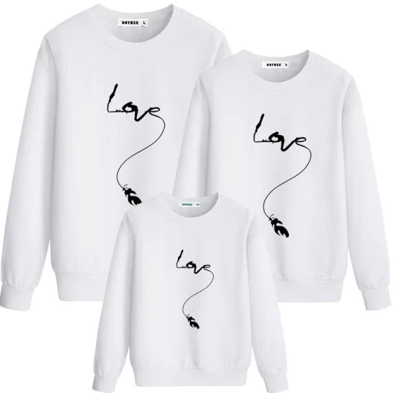 
Family Matching Outfits Mommy and Me Matching Outfits Love Letter Print Long Sleeve Clothes Pullover Sweatshirt Men Boy Girl 