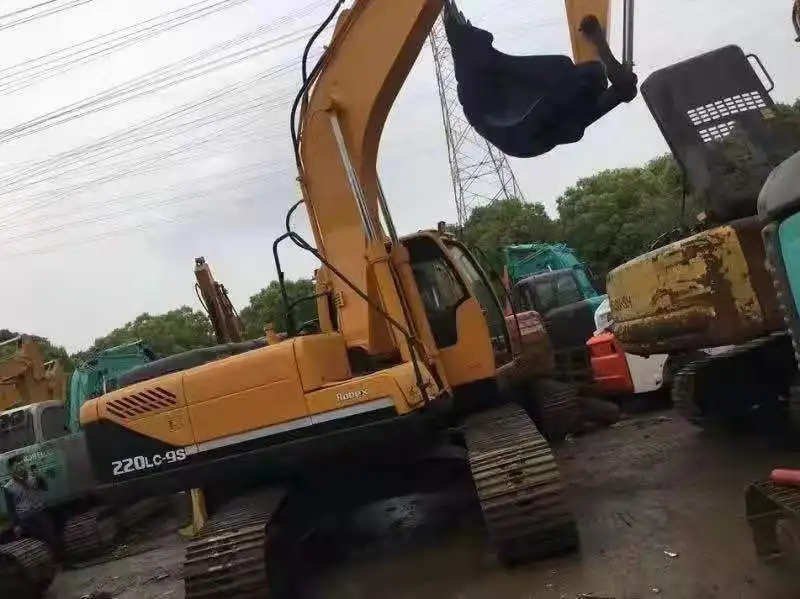 In Good Condition Hyundai R220Lc-9S Excavator For Sale