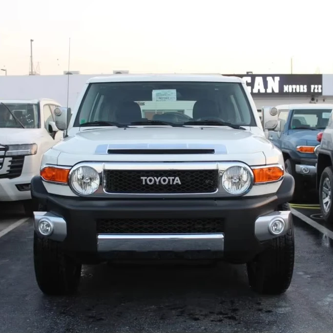 Низкий пробег роскошный б/у TOYOTA FJCRUISER 4.0L внедорожник 4WD 5 дверей 2023