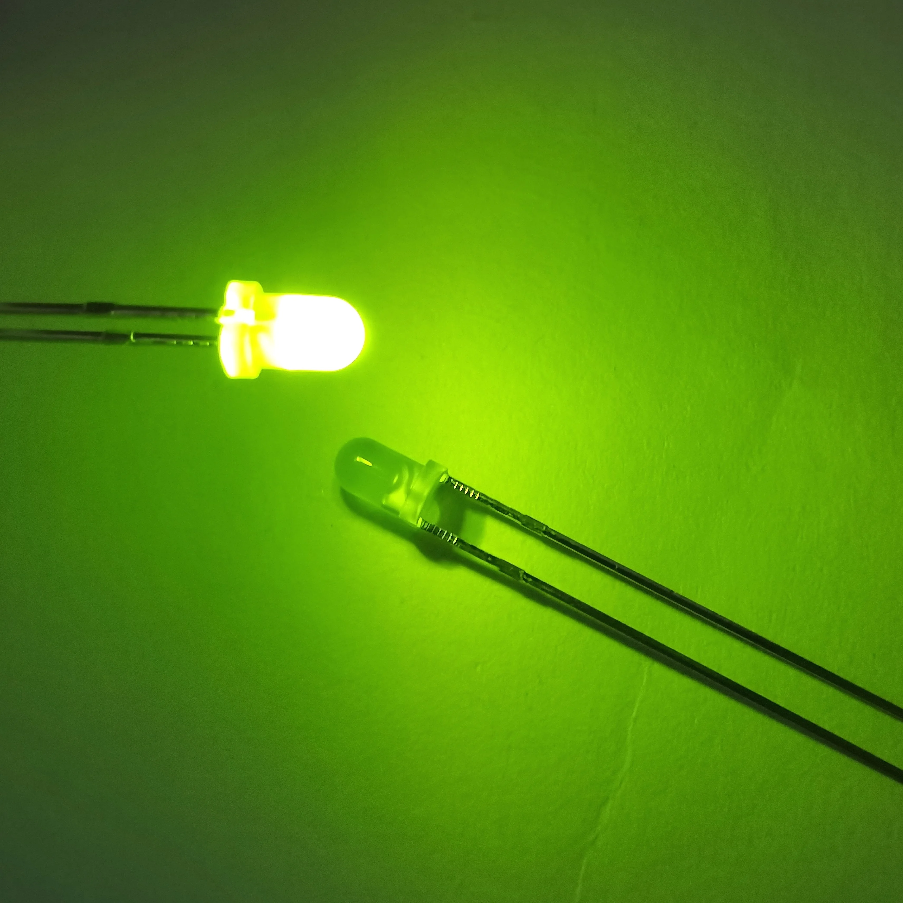 Factory Supply 3mm Yellow Green Light Emitting Diode Round Shape 573nm Diffused Lens LED Diode