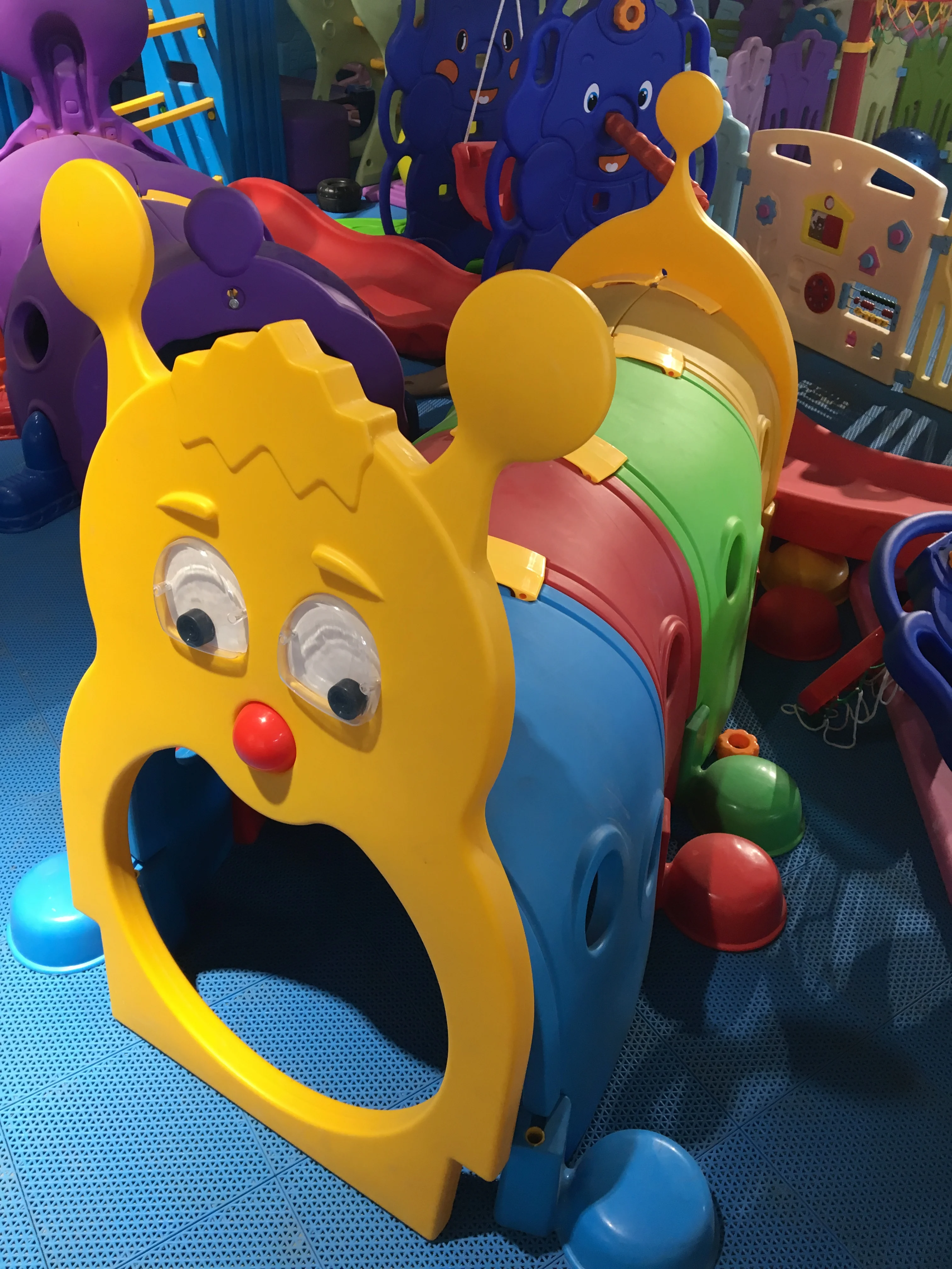 Kindergarten cheap plastic happy worm play tunnel toys indoor plastic toys for sale