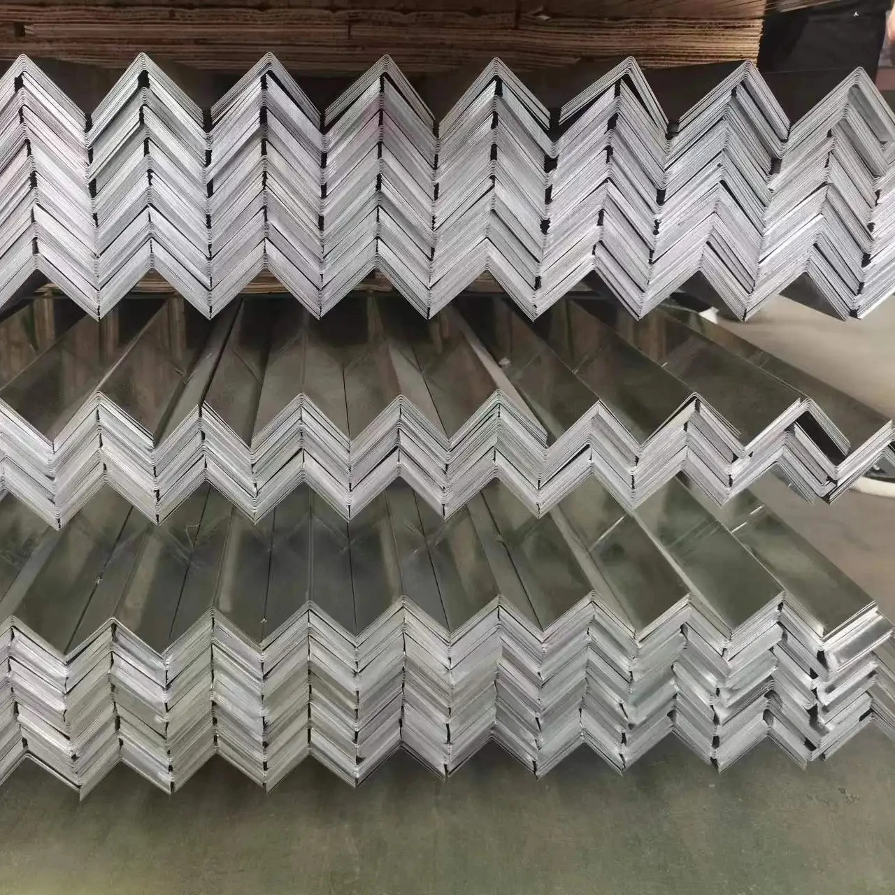 High quality galvanized wall angle and perforated wall corner