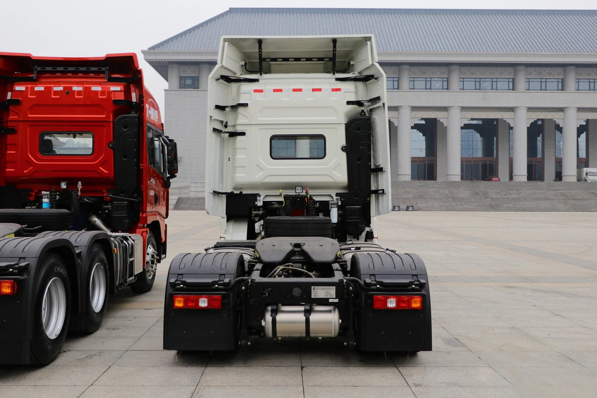Low price 4x2 sleeper cab 3 seats 6 wheeler 18 tons diesel 440hp engine manual fuel tank 1100L tractor truck head for sale