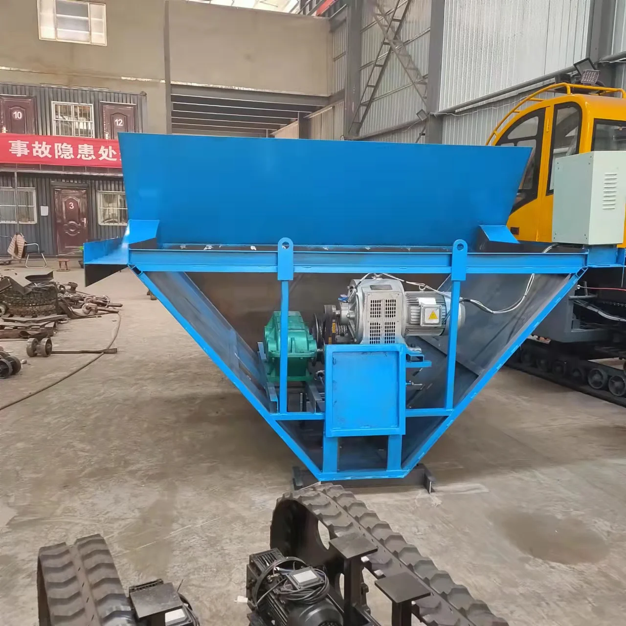 Self Propelled Cement Ditch Machine  Water Channel making Machine