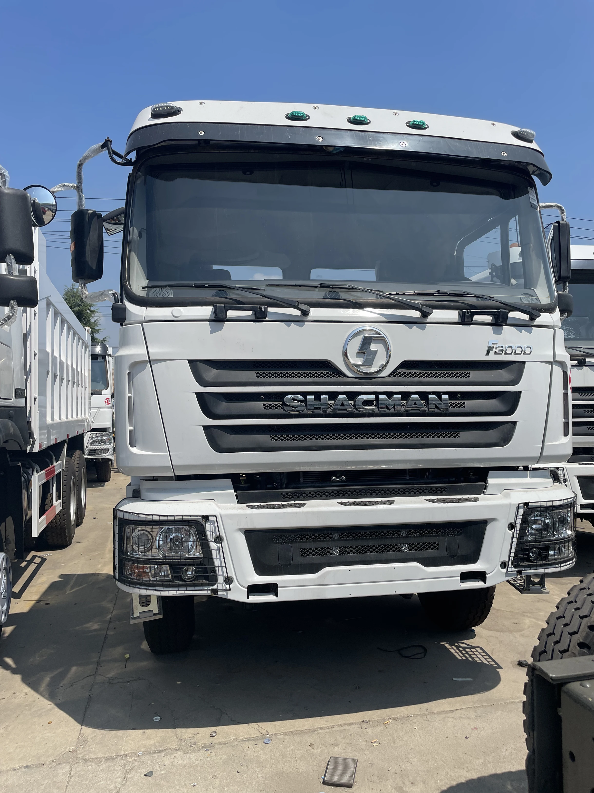 Трактор SHACMAN F3000