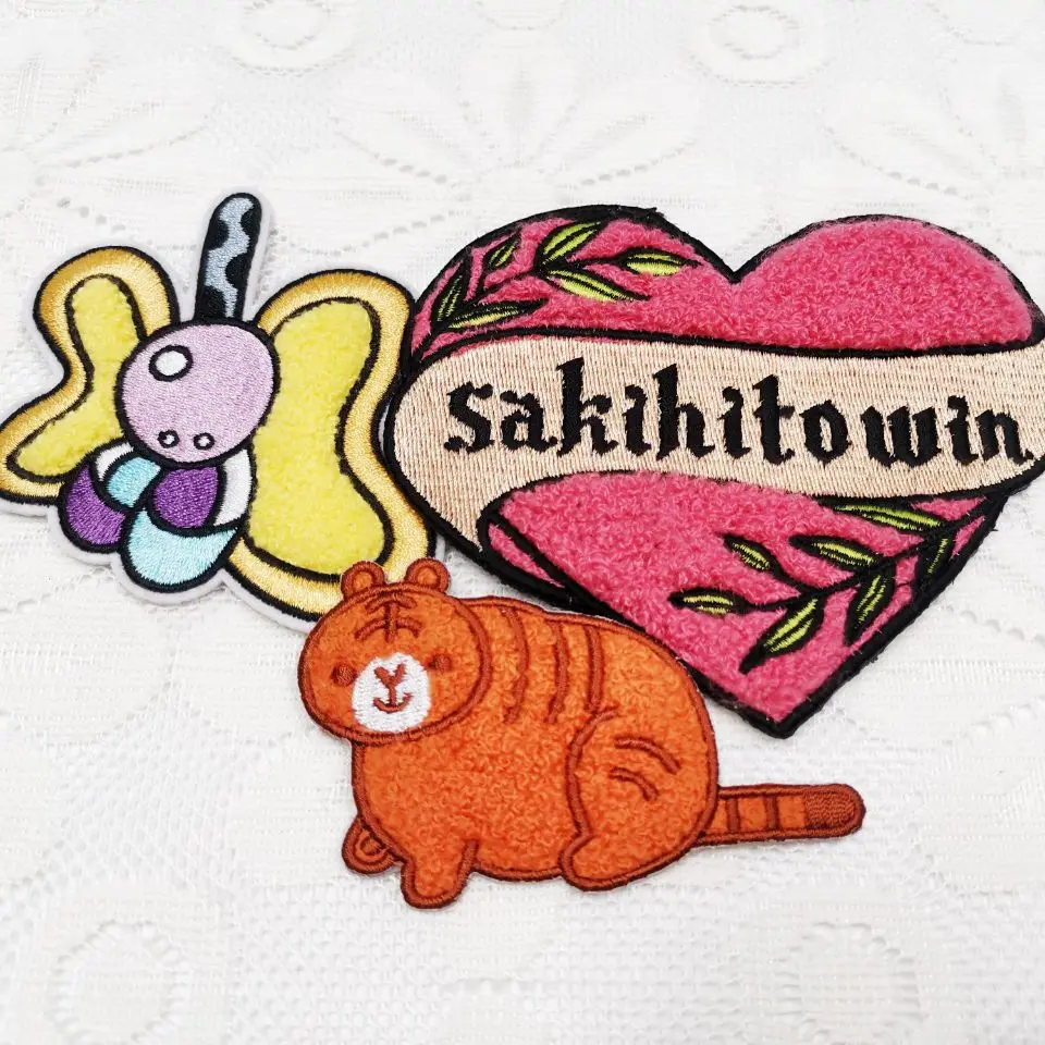 Pinsback custom chenille anime alpaca letter patches NO MOQ chenille hoodie Letterman jacket patches custom Embroidery Iron On