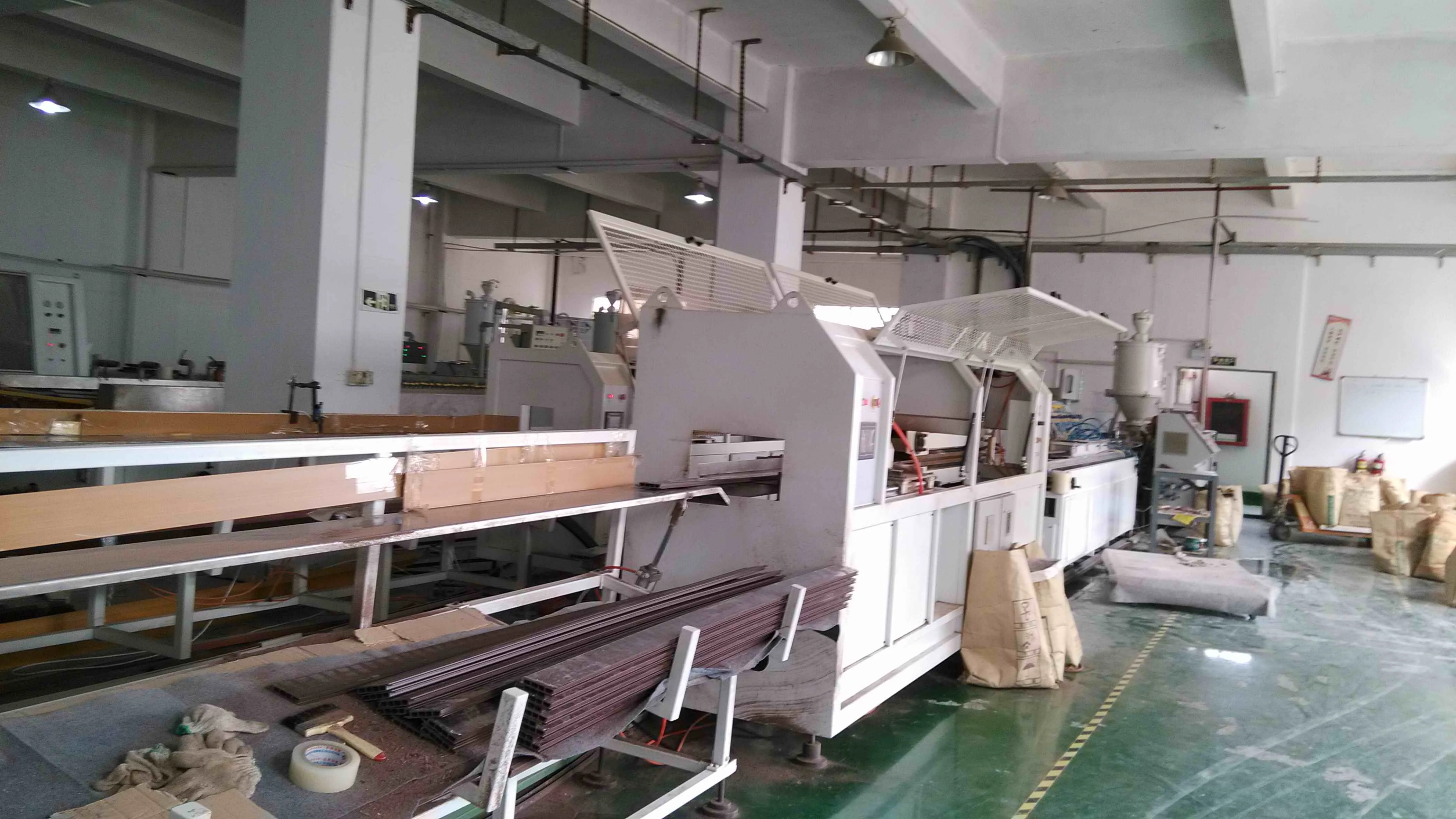 pvc wood veneer surface board production line PVC-WPC decorative great wall panel ceiling board production line