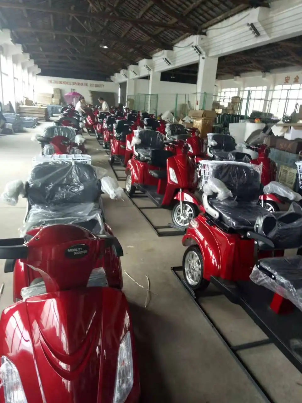 
New product 2017 electric scooter 300w with good price 