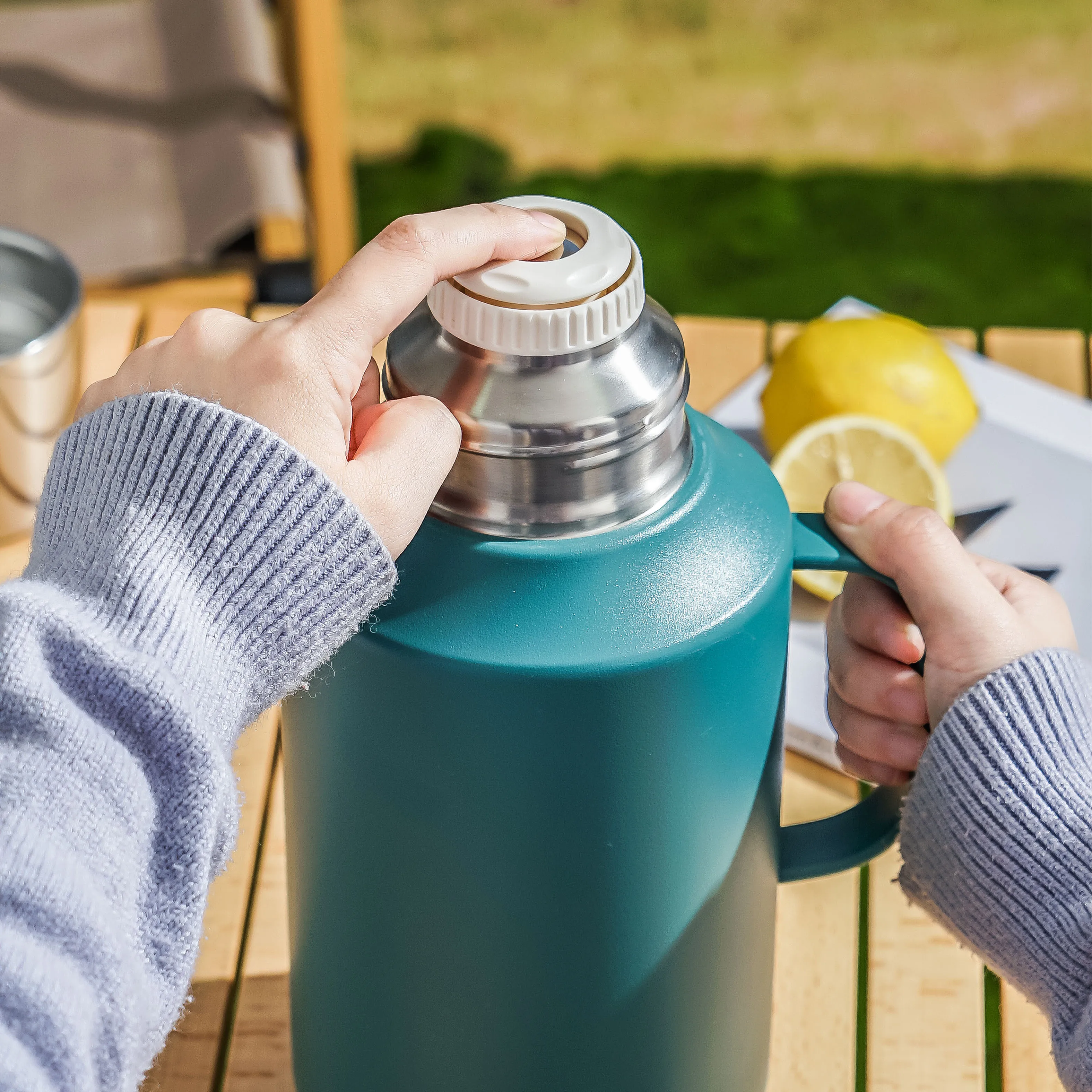 PINKAH 2L Custom Logo Straight Cup Modern Design SS Vacuum Flask with Comfortable Handle for Camping Adults & Parties