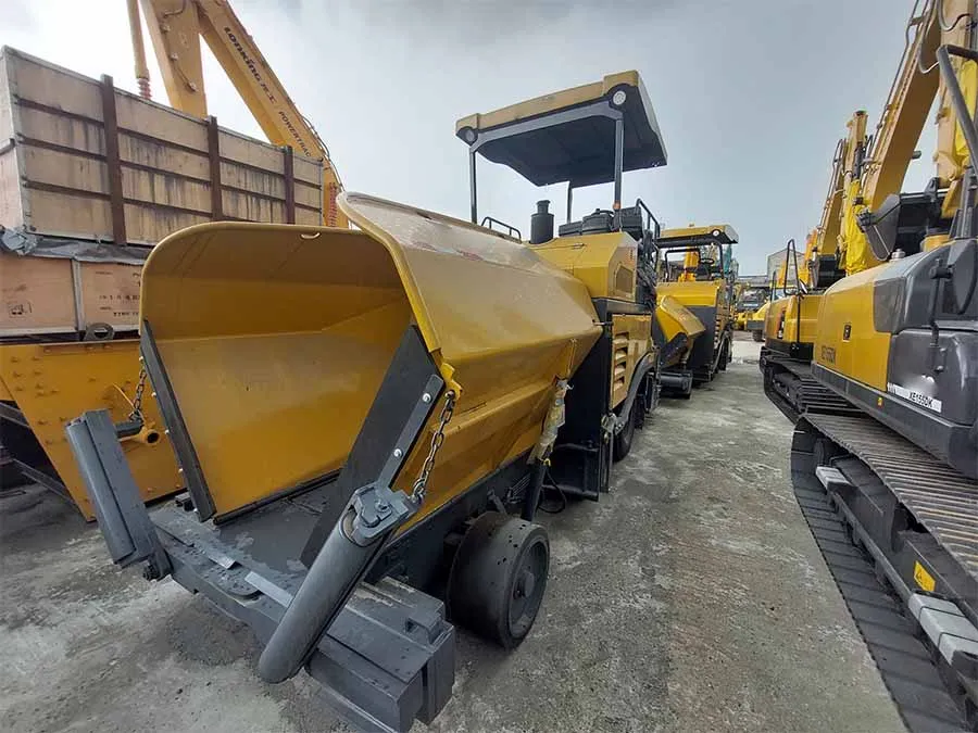 Road Paver 4.5M Paving Width Asphalt Paver 73.5Kw Shangchai Engine from Xuzhou Factory
