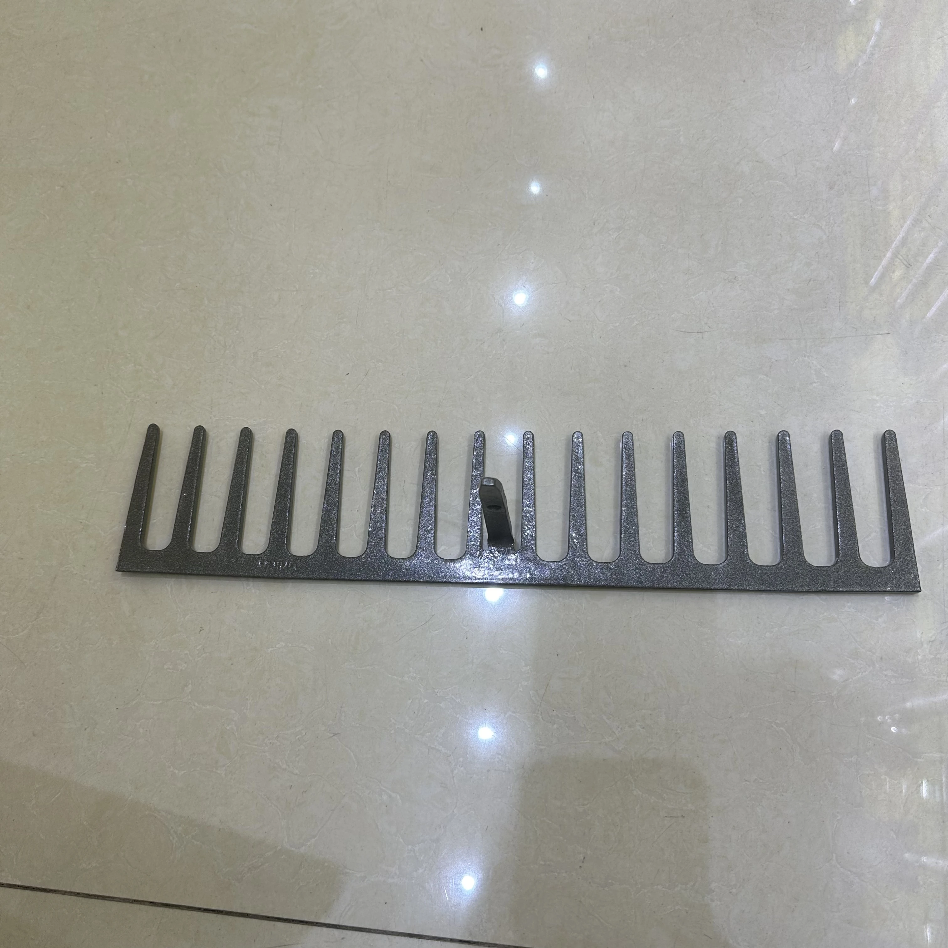 High Quality Garden Carbon Steel 16 Teeth Push Rake Garden Tools Garden Lawn Leaf Rake