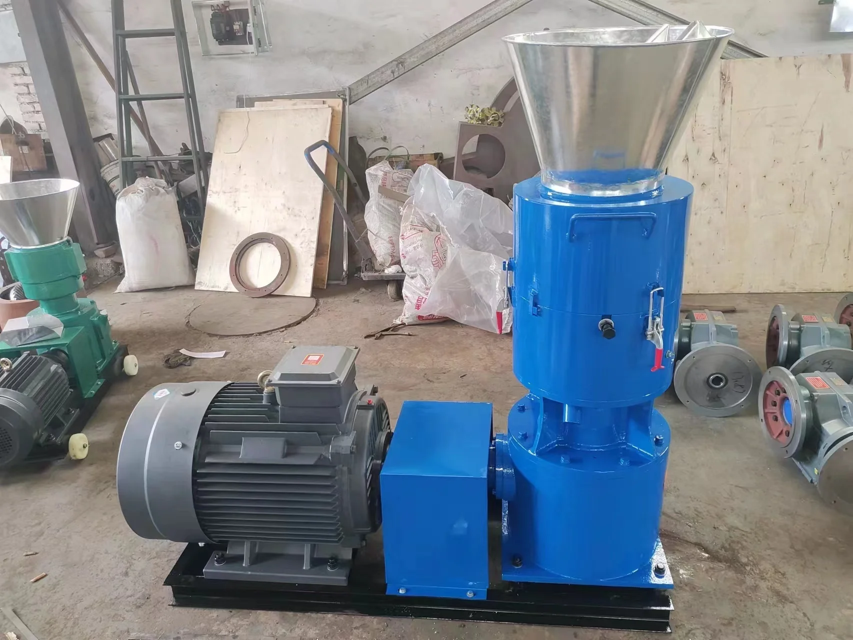 Feed granulator making animal pellet milling machine for chicken pig rabbit  sheep pelletizer  for animal feeds