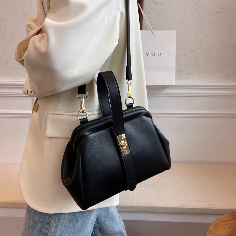 Korean Style Small Handbags 2022 Young Lady Fashion Design Bags Ladies Hot Sell Popular Purses For Woman